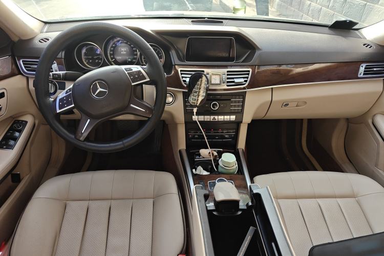 Used Mercedes-Benz E-Class 2015 Revised E 260 L Center Console