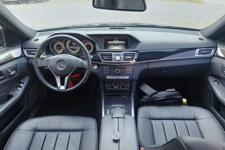 Used Mercedes-Benz E-Class 2015 Facelift E 200 L Sport Edition Center Console