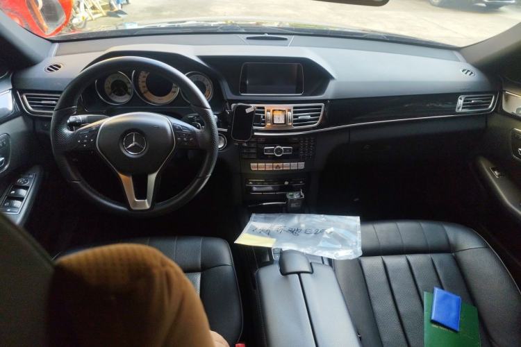Used Mercedes-Benz E-Class 2015 E 200 L Sport Edition Center Console