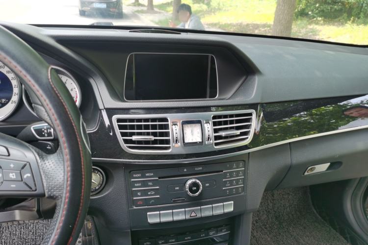 Used Mercedes-Benz E-Class 2015 Restyled E 260 L Sport Edition Center Console