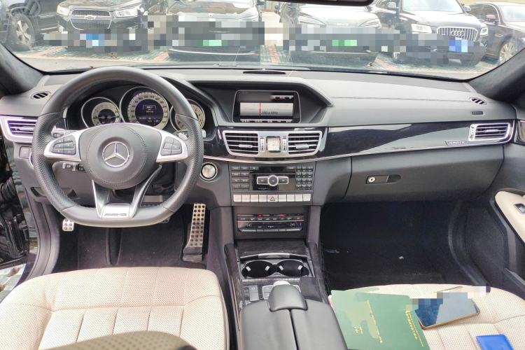 Used Mercedes-Benz E-Class 2015 E 400 L Sport Luxury 4MATIC Center Console