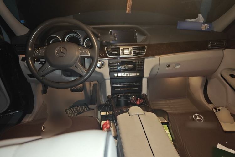 Used Mercedes-Benz E-Class 2015 E 200 L Center Console