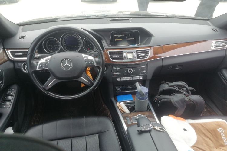 Used Mercedes-Benz E-Class 2015 Facelift E 200 L Center Console