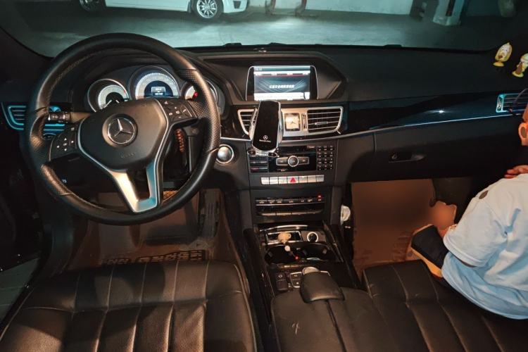 Used Mercedes-Benz E-Class 2015 E 260 L Sport Edition Center Console