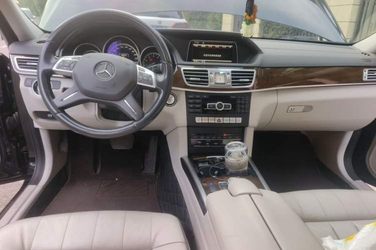 Used Mercedes-Benz E-Class 2015 E 320 L 4MATIC Center Console