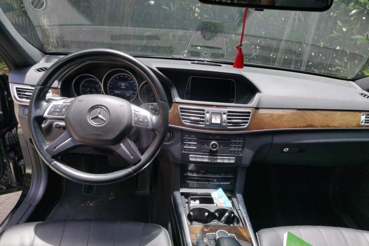 Used Mercedes-Benz E-Class 2015 Facelift E 200 L Center Console