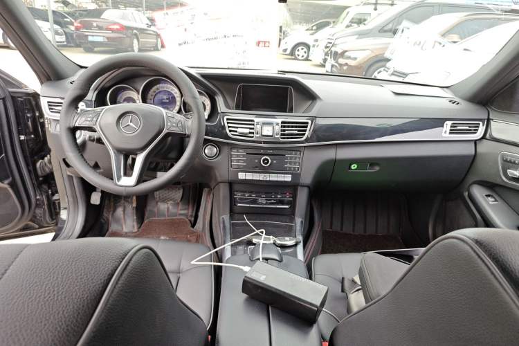 Used Mercedes-Benz E-Class 2015 Facelift E 200 L Sport Edition Center Console