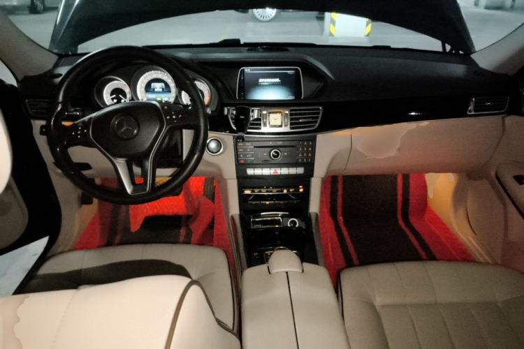 Used Mercedes-Benz E-Class 2015 Restyled E 260 L Sport Edition Center Console