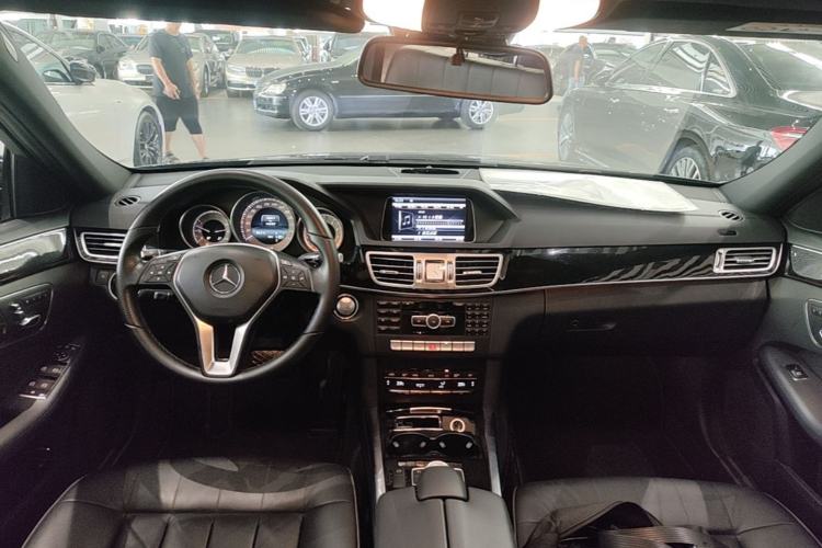 Used Mercedes-Benz E-Class 2015 E 320 L Sport 4MATIC Center Console