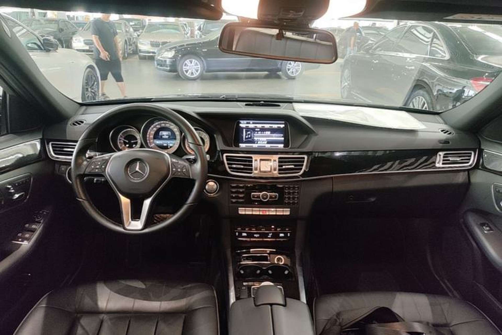 Used Mercedes-Benz E-Class 2015 E 320 L Sport 4MATIC Center Console