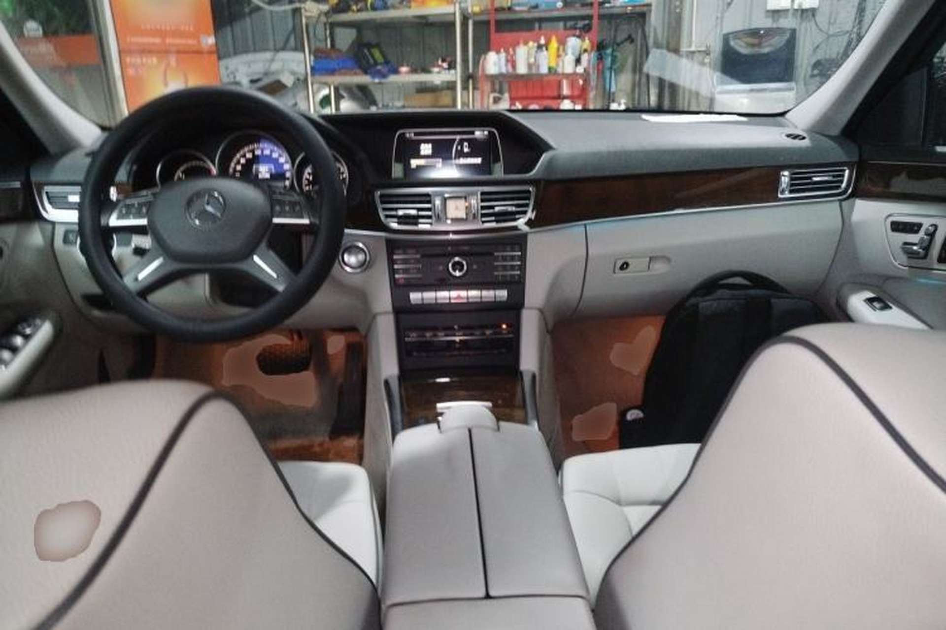Used Mercedes-Benz E-Class 2015 Facelift E 200 L Center Console