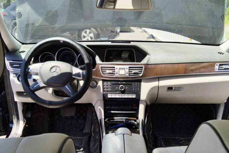 Used Mercedes-Benz E-Class 2015 E 260 L Center Console