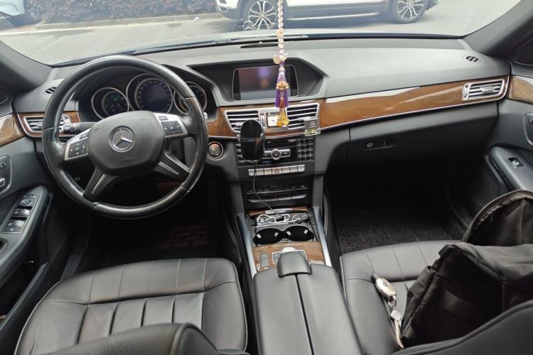 Used Mercedes-Benz E-Class 2015 E 200 L Center Console