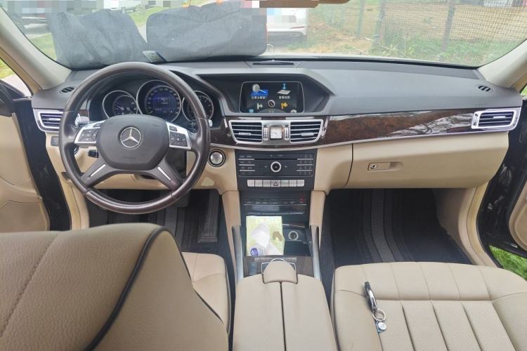 Used Mercedes-Benz E-Class 2015 Facelift E 200 L Center Console