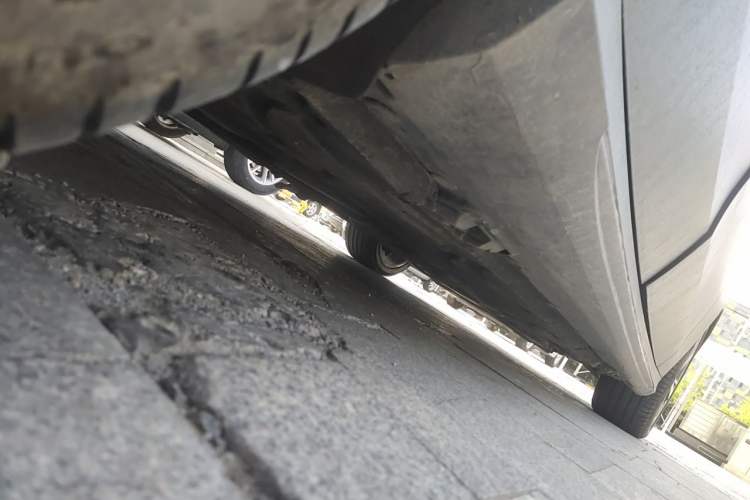 Used Mercedes-Benz E-Class 2015 E 320 L Sport 4MATIC Chassis Rear Right