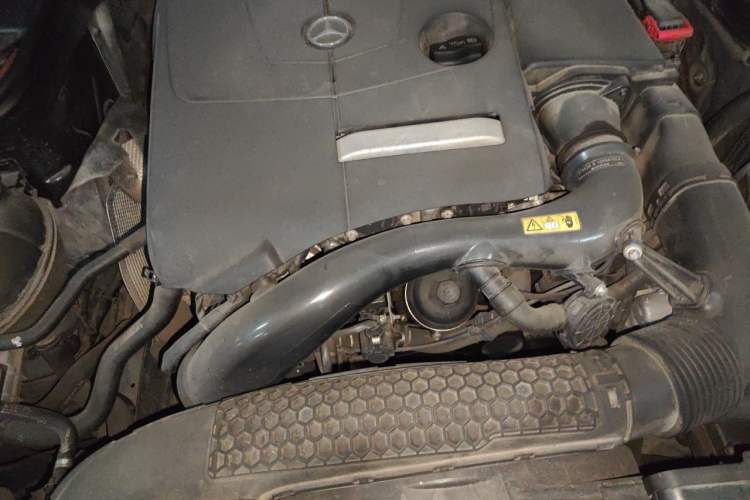 Used Mercedes-Benz E-Class 2015 E 200 L Engine Bay