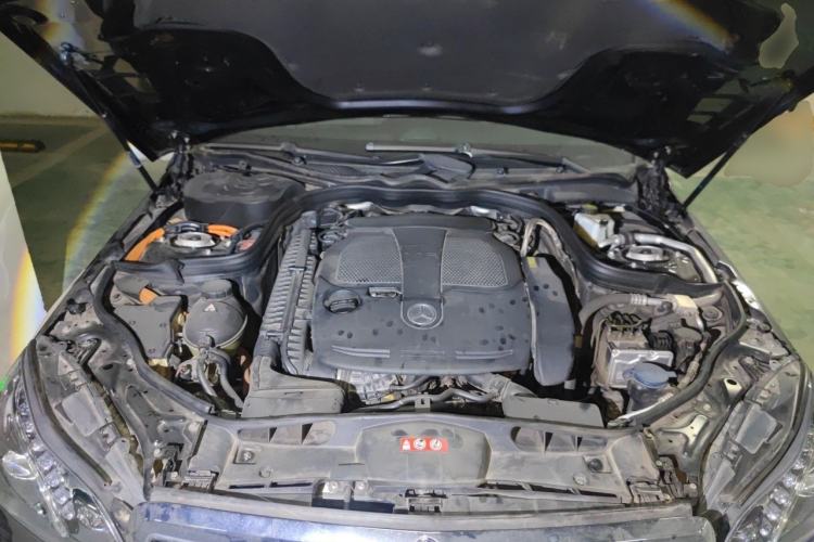 Used Mercedes-Benz E-Class 2015 E 400 L Hybrid Engine Bay