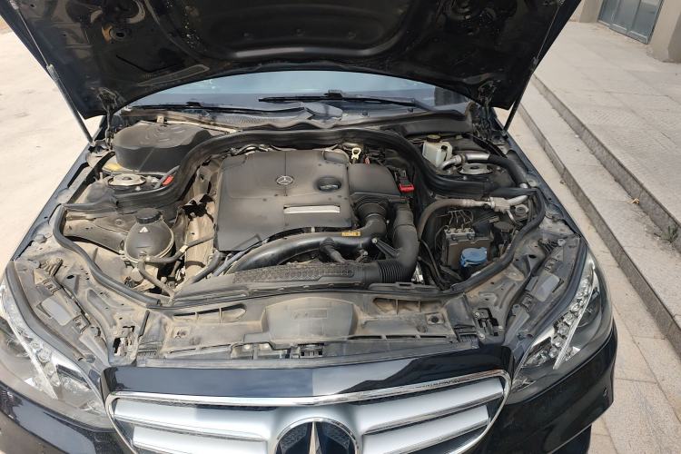 Used Mercedes-Benz E-Class 2015 E 260 L Sport & Fashion Model Engine Bay