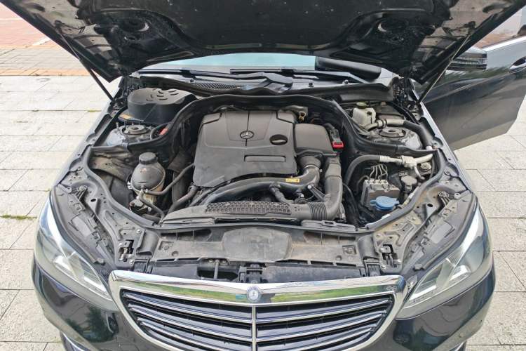 Used Mercedes-Benz E-Class 2015 E 260 L Sport Edition Engine Bay