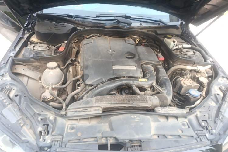 Used Mercedes-Benz E-Class 2015 E 260 L Sport & Fashion Model Engine Bay