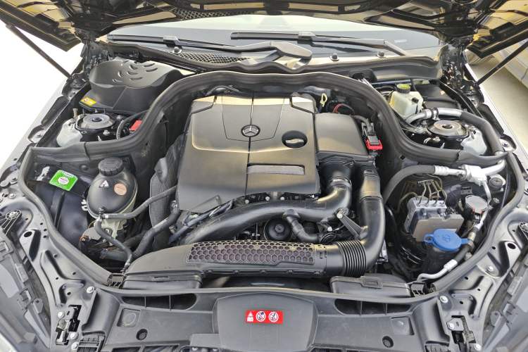 Used Mercedes-Benz E-Class 2015 E 200 L Engine Bay