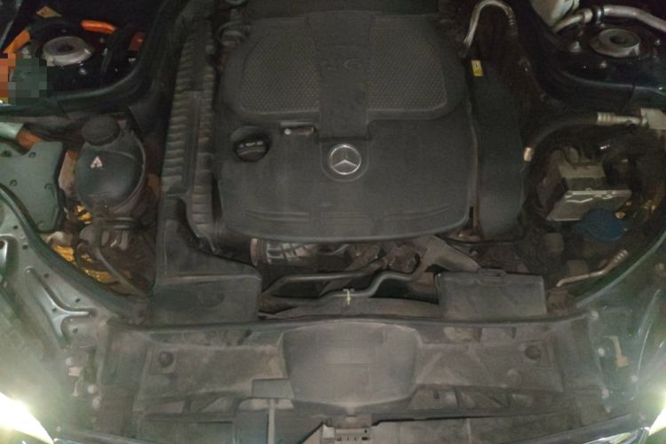 Used Mercedes-Benz E-Class 2015 E 400 L Hybrid Engine Bay