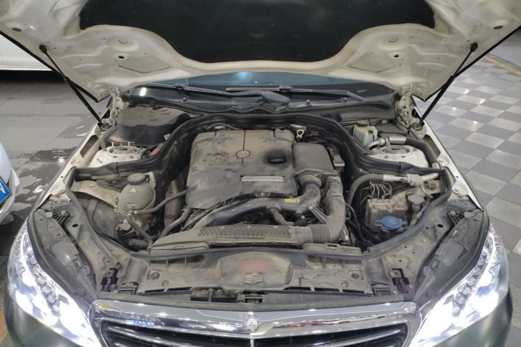 Used Mercedes-Benz E-Class 2015 E 200 L Engine Bay