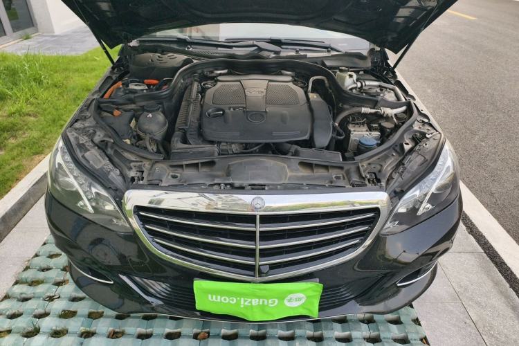 Used Mercedes-Benz E-Class 2015 E 400 L Hybrid Engine Bay