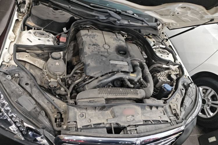Used Mercedes-Benz E-Class 2015 E 200 L Engine Bay