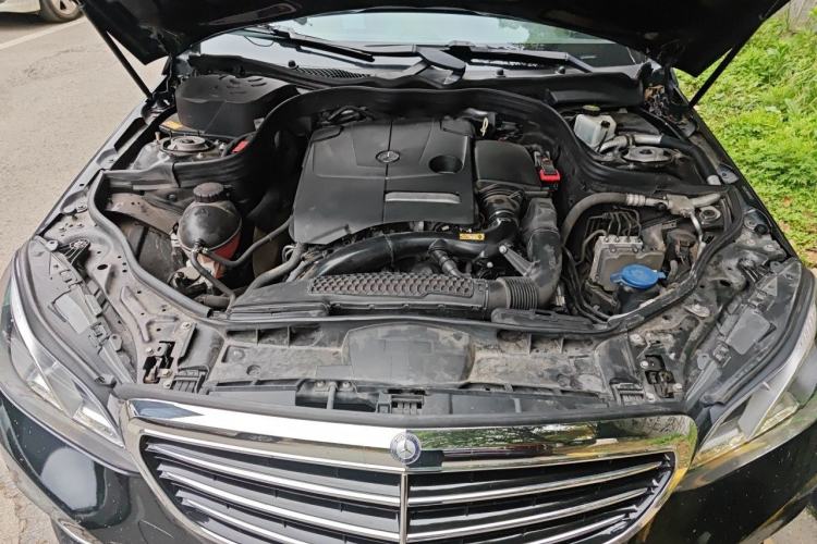 Used Mercedes-Benz E-Class 2015 E 260 L Engine Bay