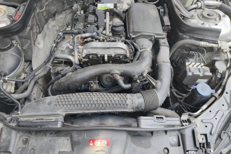 Used Mercedes-Benz E-Class 2015 E 200 L Engine Bay