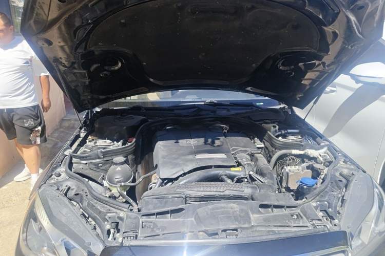 Used Mercedes-Benz E-Class 2015 E 260 L Sport & Fashion Model Engine Bay
