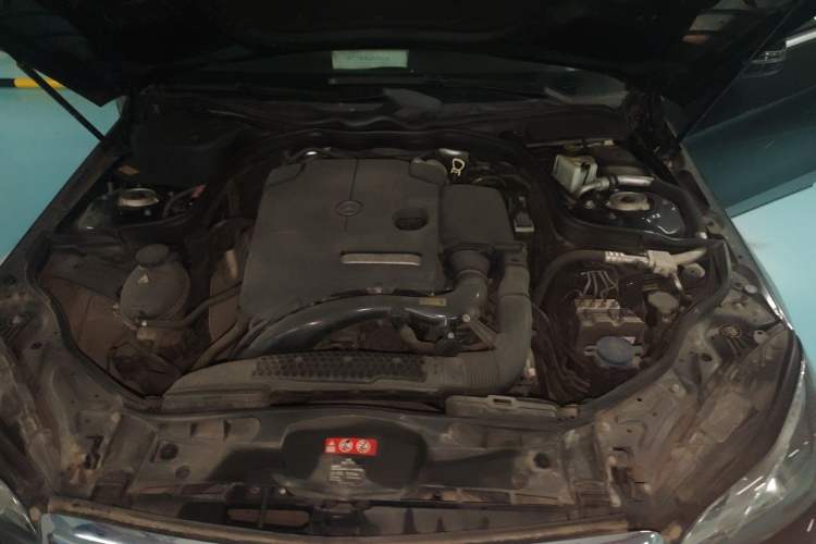 Used Mercedes-Benz E-Class 2015 Facelift E 200 L Engine Bay