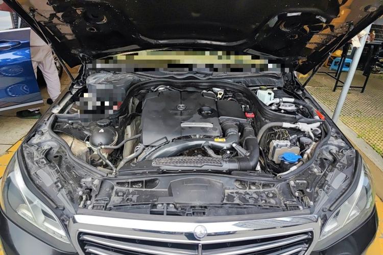 Used Mercedes-Benz E-Class 2015 E 200 L Engine Bay