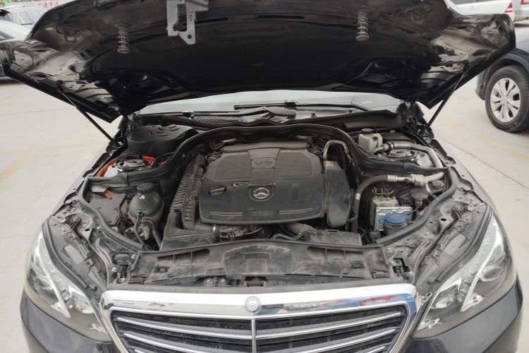 Used Mercedes-Benz E-Class 2015 E 400 L Hybrid Engine Bay