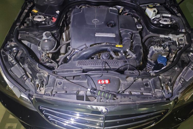 Used Mercedes-Benz E-Class 2015 E 260 L Engine Bay