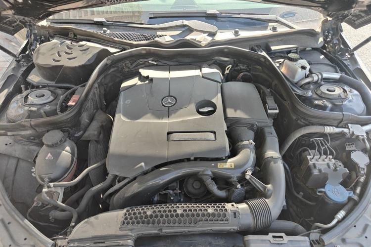 Used Mercedes-Benz E-Class 2015 Facelift E 200 L Engine Bay