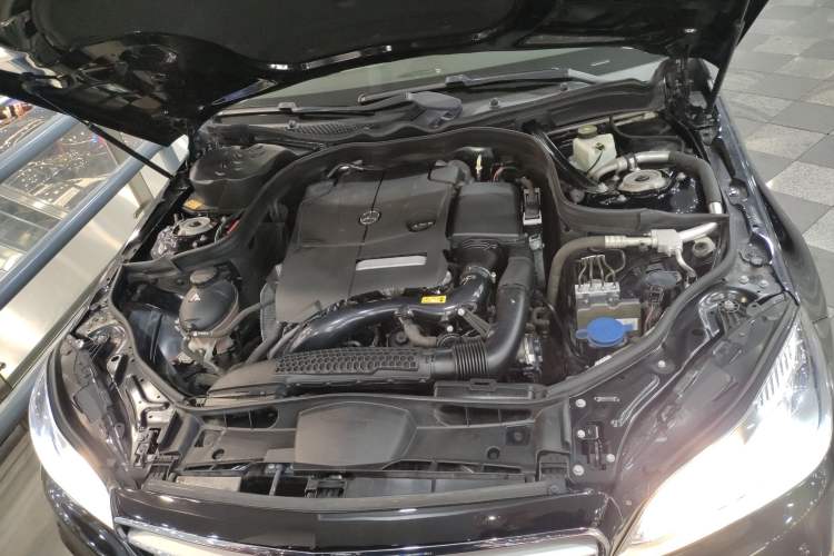 Used Mercedes-Benz E-Class 2015 E 200 L Sport Edition Engine Bay