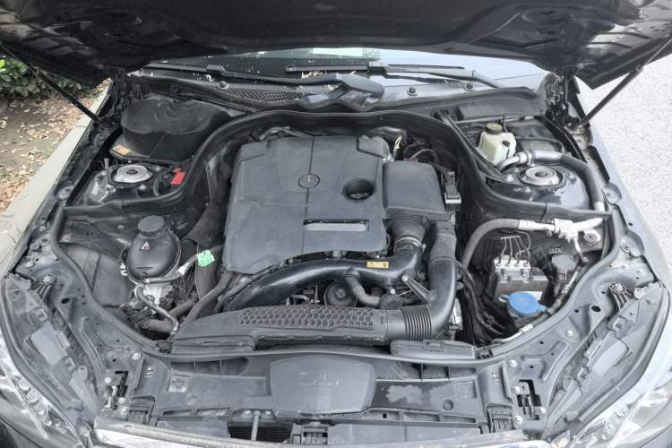 Used Mercedes-Benz E-Class 2015 Facelift E 260 L Luxury Edition Engine Bay