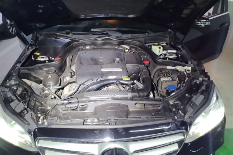 Used Mercedes-Benz E-Class 2015 E 260 L Sport & Fashion Model Engine Bay