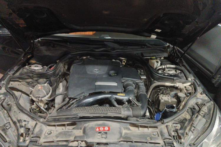 Used Mercedes-Benz E-Class 2015 E 260 L Sport & Fashion Model Engine Bay