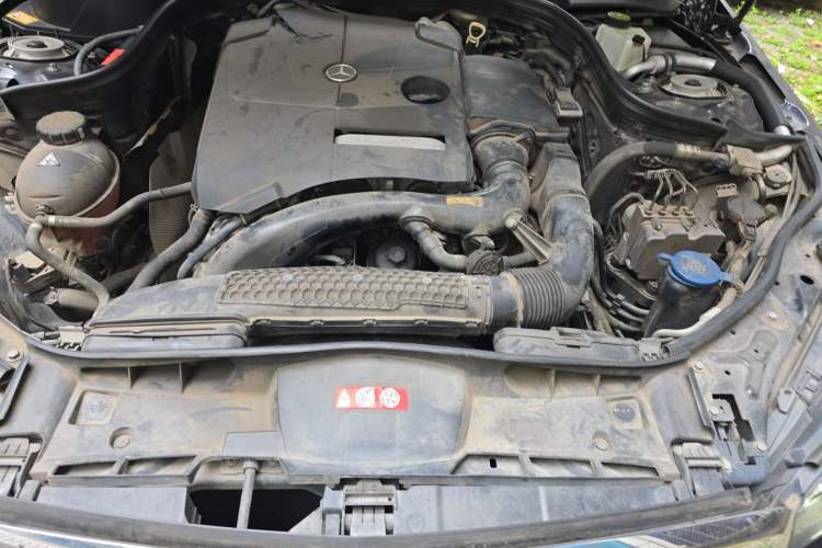 Used Mercedes-Benz E-Class 2015 E 200 L Engine Bay