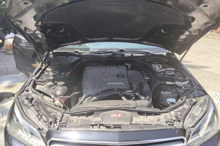 Used Mercedes-Benz E-Class 2015 E 260 L Sport & Fashion Model Engine Bay