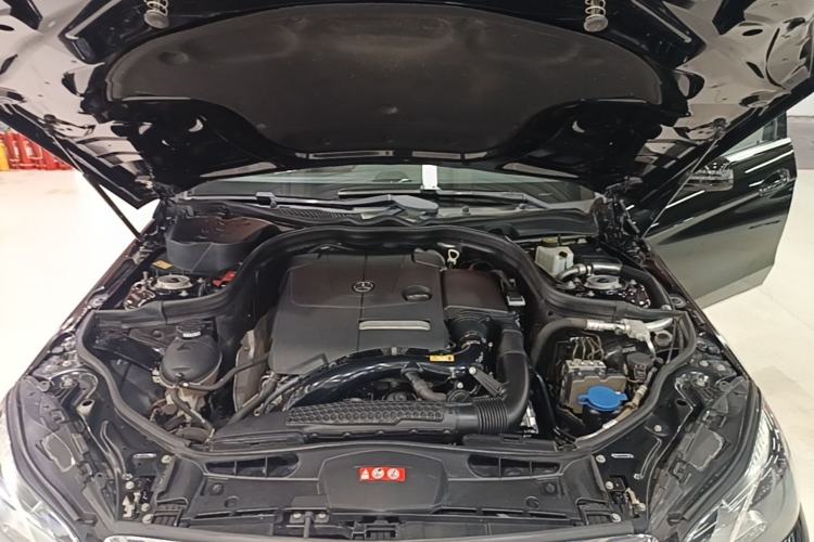 Used Mercedes-Benz E-Class 2015 Facelift E 200 L Engine Bay