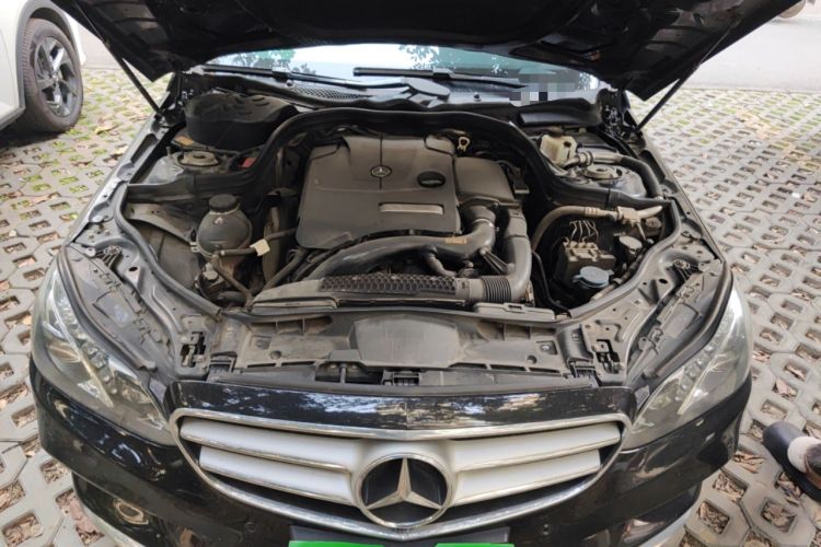 Used Mercedes-Benz E-Class 2015 Facelift E 260 L Luxury Edition Engine Bay