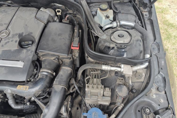 Used Mercedes-Benz E-Class 2015 E 260 L Sport Edition Engine Bay Left