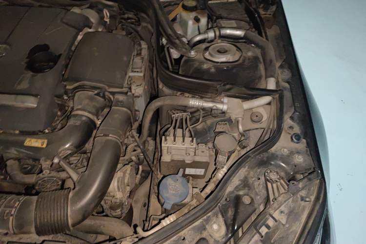 Used Mercedes-Benz E-Class 2015 E 260 L Sport Edition Engine Bay Left