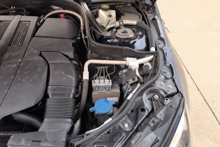 Used Mercedes-Benz E-Class 2015 E 320 L 4MATIC Engine Bay Left