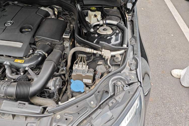 Used Mercedes-Benz E-Class 2015 Restyled E 260 L Sport Edition Engine Bay Left