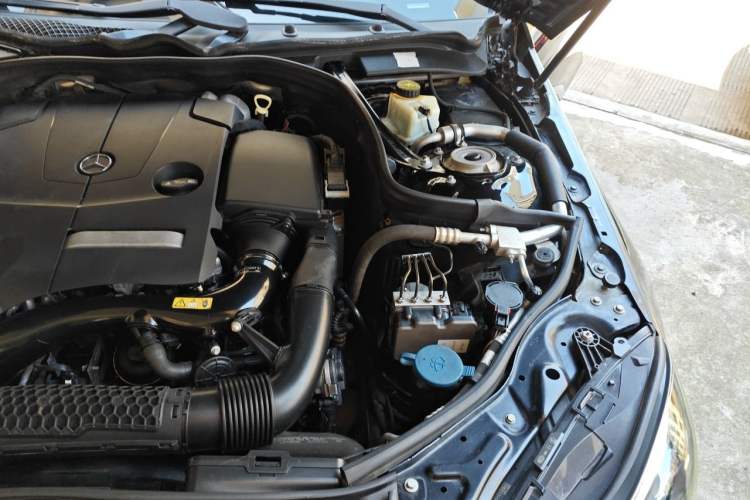 Used Mercedes-Benz E-Class 2015 Facelift E 200 L Engine Bay Left